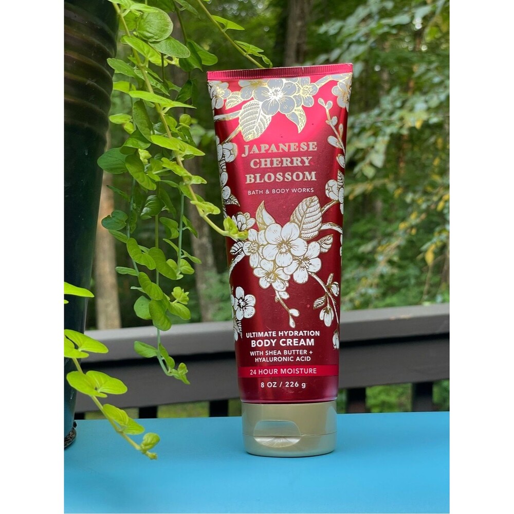 Bath & Body Works Japanese Cherry Blossom Body Cream 24h moisture 8oz.
